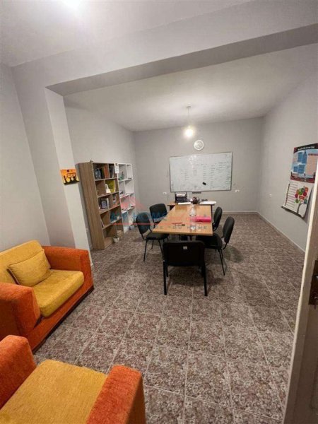 Tirane, jepet me qera zyre Kati 2, 75 m² 600 € (Myslym Shyri)