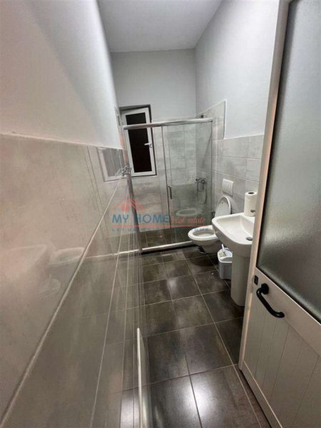 Tirane, jepet me qera zyre Kati 2, 75 m² 600 € (Myslym Shyri)