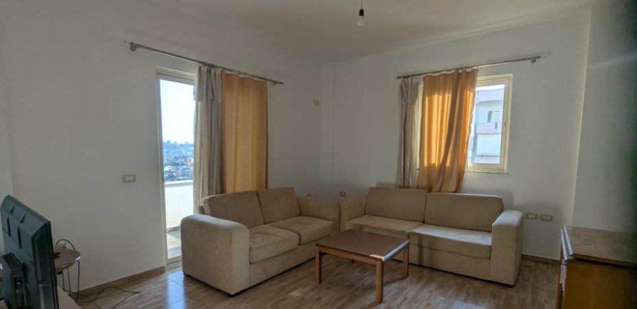 Tirane, jepet me qera apartament 2+1 Kati 2, 360 € 