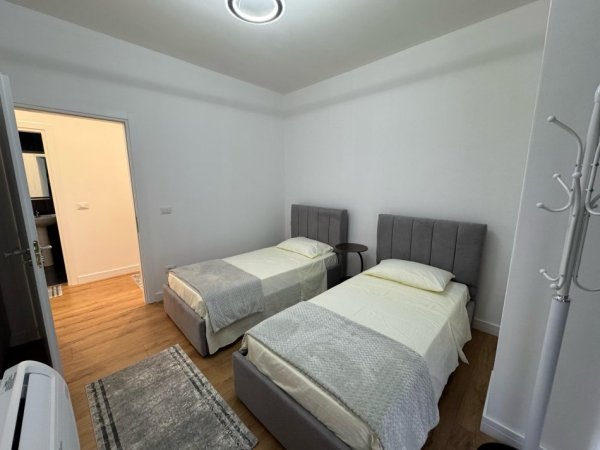 Tirane, jepet me qera apartament 2+1 Kati 7, 800 € 