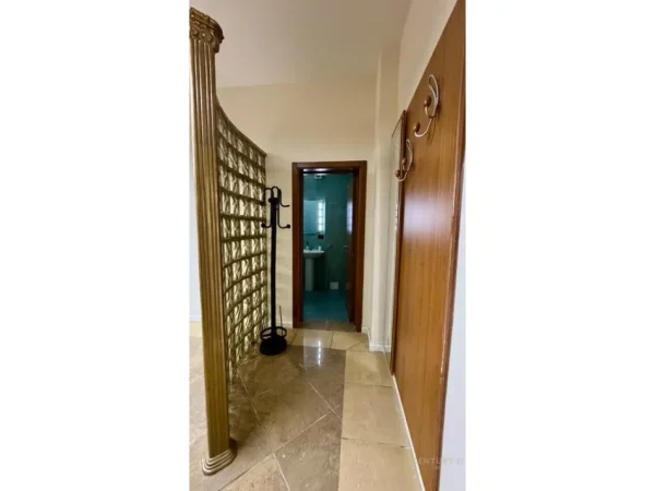 Tirane, jepet me qera apartament 4+1+Ballkon Kati 3, 200 m² 3.500 € 