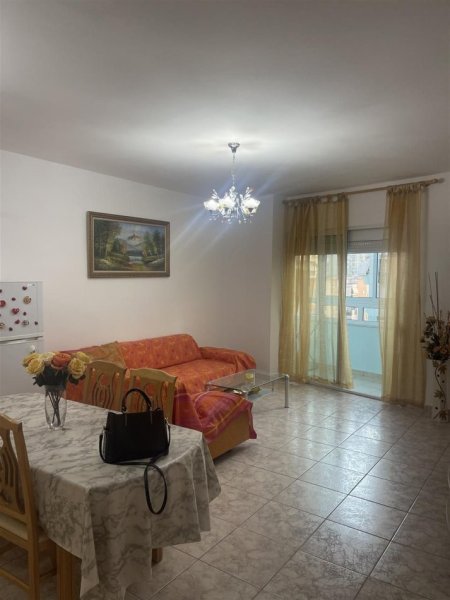 Tirane, jap me qera apartament 1+1+Ballkon Kati 6, 550 € 