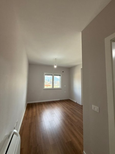 Tirane, shitet apartament 2+1+Ballkon Kati 3, 100 m² 210.000 € (Kodra e Diellit)