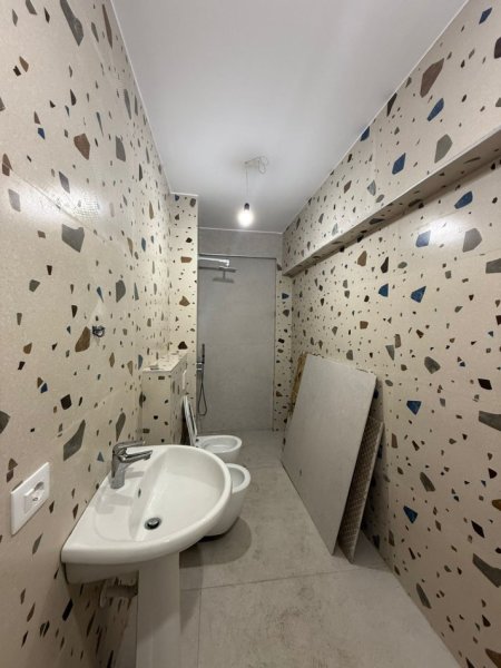 Tirane, shitet apartament 2+1+Ballkon Kati 3, 100 m² 210.000 € (Kodra e Diellit)