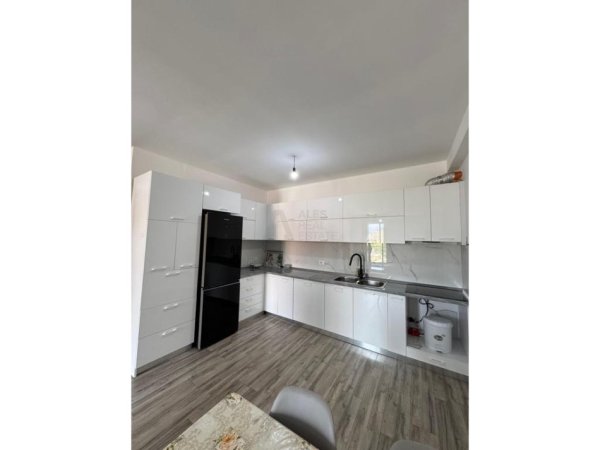 Tirane, jepet me qera apartament 2+1 Kati 4, 110 m² 700 € 