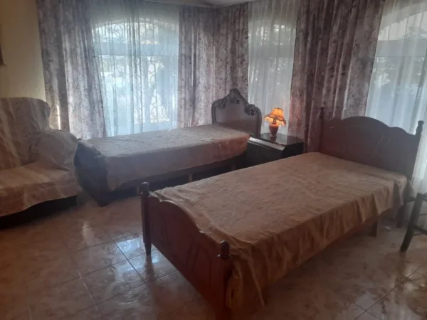 Tirane, jepet me qera apartament 2+1 Kati 3, 130 m² 600 € (KOMUNA E PARISIT)