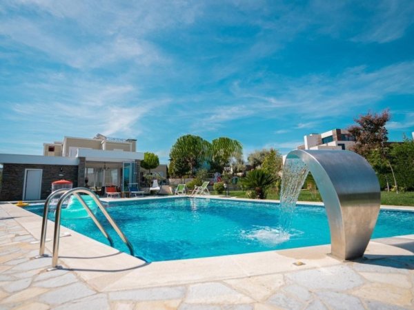 Tirane, shitet Vile 2 Katshe Kati 2, 3.150 m² 1.500.000 € (Kashar)