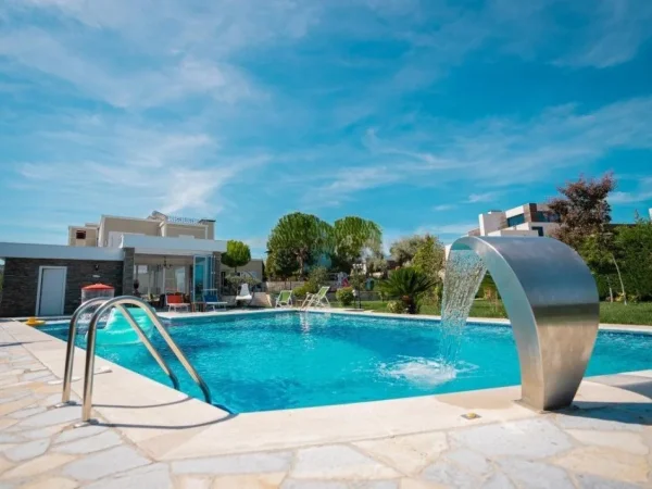 Tirane, shitet Vile 2 Katshe Kati 2, 3.150 m² 1.500.000 € (Kashar)