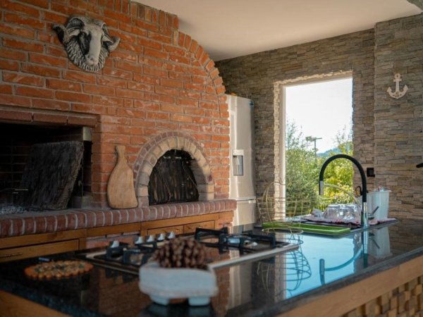 Tirane, shitet Vile 2 Katshe Kati 2, 3.150 m² 1.500.000 € (Kashar)