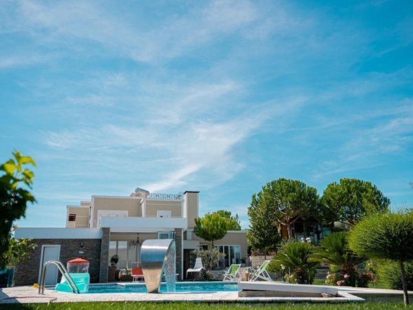 Tirane, shitet Vile 2 Katshe Kati 2, 3.150 m² 1.500.000 € (Kashar)