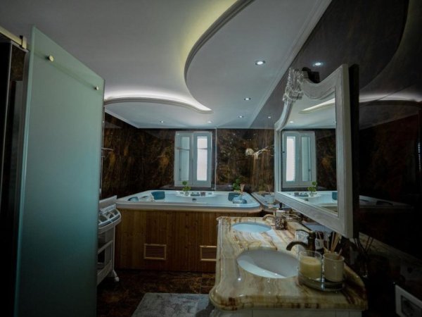 Tirane, shitet Vile 2 Katshe Kati 2, 3.150 m² 1.500.000 € (Kashar)