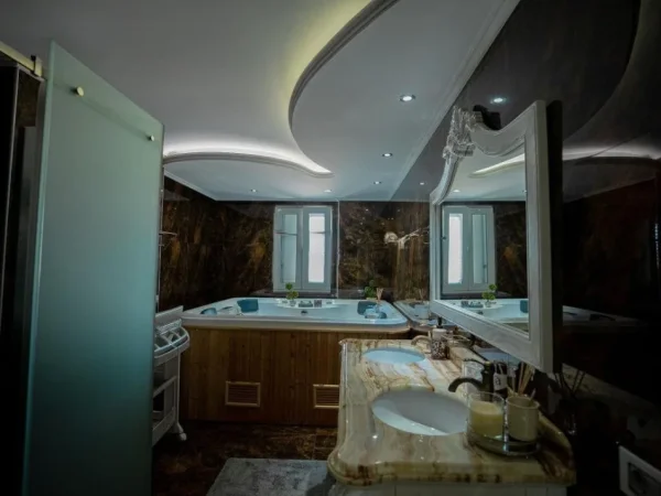 Tirane, shitet Vile 2 Katshe Kati 2, 3.150 m² 1.500.000 € (Kashar)