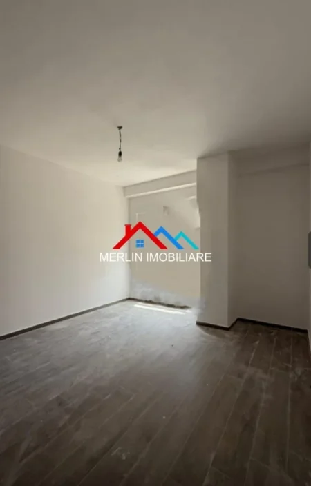 Tirane, jepet me qera zyre Kati 3, 70 m² 400 € (RRUGA DRITAN HOXHA)
