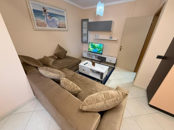 Tirane, jepet me qera apartament 1+1 Kati 7, 600 € 