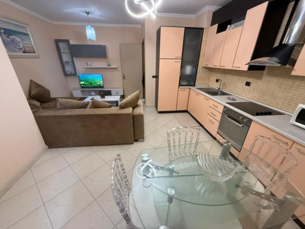 Tirane, jepet me qera apartament 1+1 Kati 7, 600 € 
