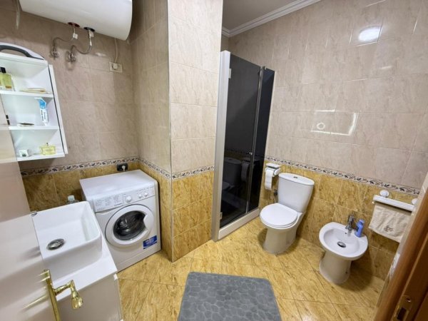Tirane, jepet me qera apartament 1+1 Kati 7, 600 € 