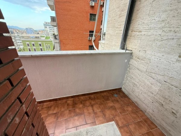 Tirane, jepet me qera apartament 1+1 Kati 7, 600 € 