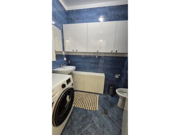 Tirane, jepet me qera apartament 2+1+Ballkon Kati 16, 120 m² 1.200 € 