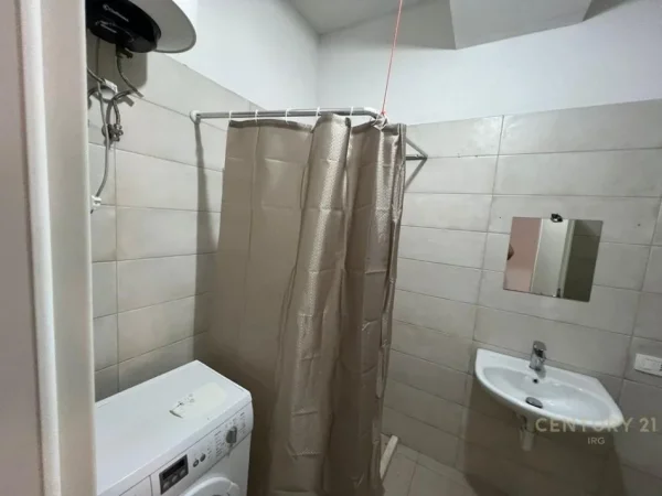 Tirane, jepet me qera apartament 2+1 Kati 5, 75 m² 500 € (Kompleksi Mangalem)