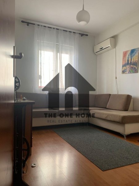 Tirane, jepet me qera apartament 1+1+Ballkon Kati 4, 70 m² 600 € (Kristal Center)