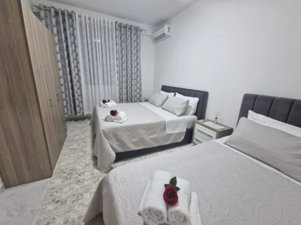 Tirane, jepet me qera apartament 2+1+Ballkon Kati 1, 75 m² 600 € (Bulevardi Bajram Curri)