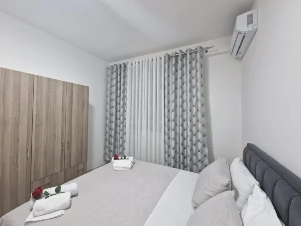 Tirane, jepet me qera apartament 2+1+Ballkon Kati 1, 75 m² 600 € (Bulevardi Bajram Curri)