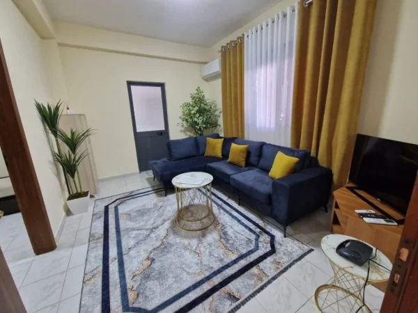 Tirane, jepet me qera apartament 2+1+Ballkon Kati 1, 75 m² 600 € (Bulevardi Bajram Curri)