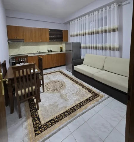 Tirane, jepet me qera apartament 2+1+Ballkon Kati 1, 75 m² 600 € (Bulevardi Bajram Curri)