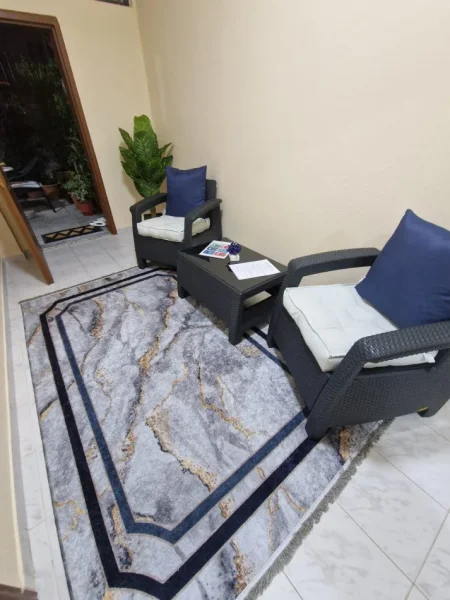 Tirane, jepet me qera apartament 2+1+Ballkon Kati 1, 75 m² 600 € (Bulevardi Bajram Curri)