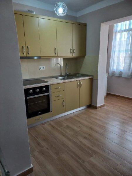 Tirane, jepet me qera apartament Kati 5, 70 m² 500 € (Zog zi . te gazheli)