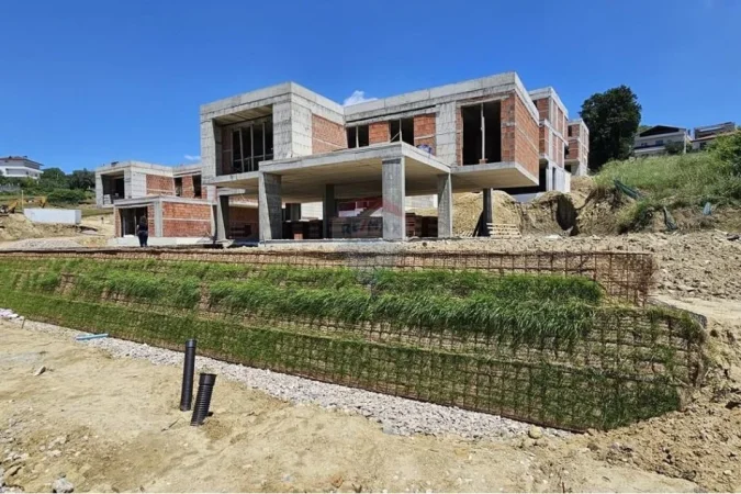 Tirane, shitet Vile 4+1+Ballkon , 575 m² 1.100.000 € 