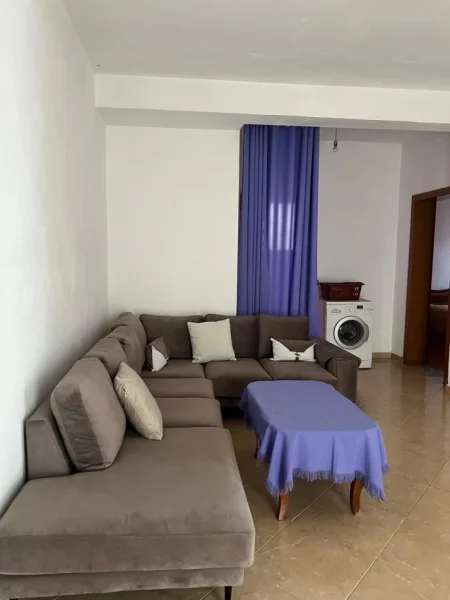 Tirane, jepet me qera apartament 2+1+Ballkon Kati 4, 100 m² 350 € (Paskuqan)