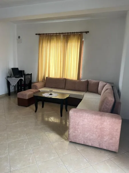 Tirane, jepet me qera apartament 2+1+Ballkon Kati 4, 100 m² 350 € (Paskuqan)