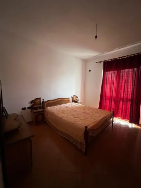 Tirane, jepet me qera apartament 2+1+Ballkon Kati 4, 100 m² 350 € (Paskuqan)
