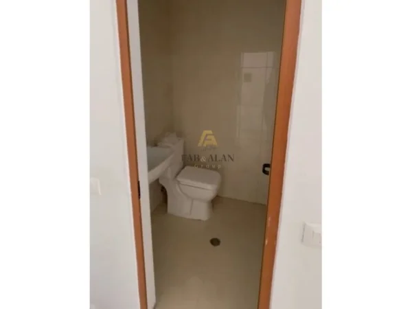 Tirane, shitet ambjent biznesi Kati 0, 50 m² 140.000 € (Sheshi Willson)