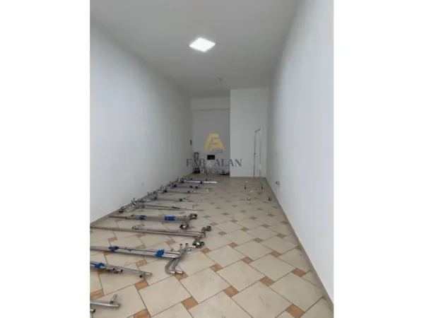 Tirane, shitet ambjent biznesi Kati 0, 50 m² 140.000 € (Sheshi Willson)