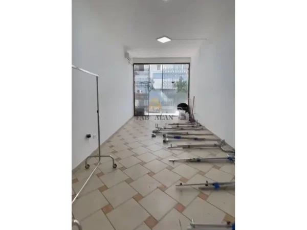 Tirane, shitet ambjent biznesi Kati 0, 50 m² 140.000 € (Sheshi Willson)