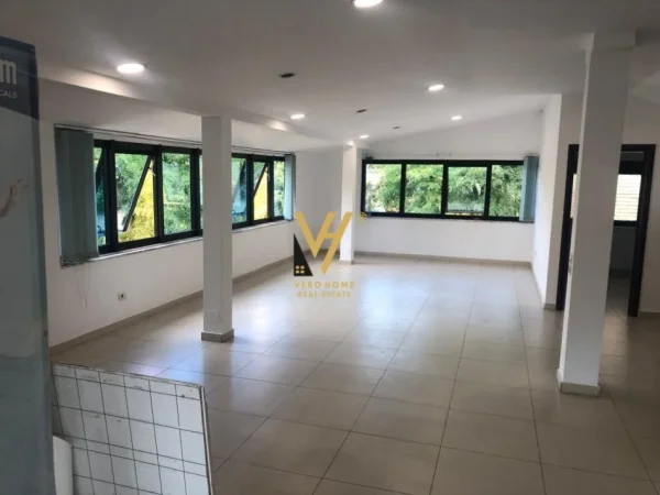 Tirane, jepet me qera ambjent biznesi Kati 0, 230 m² 1.500 € (BRRYLI)