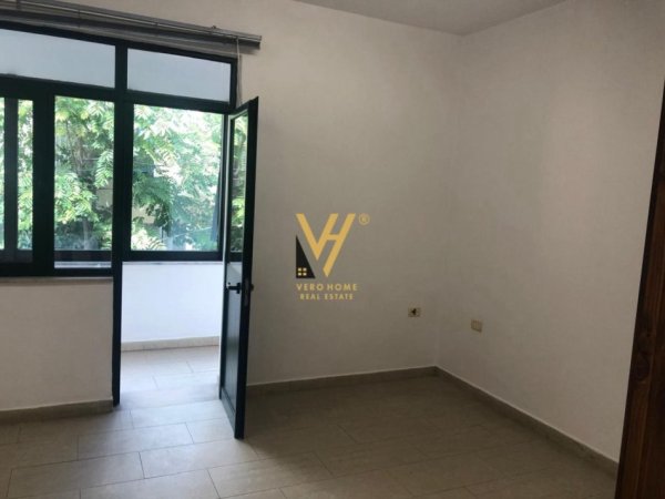 Tirane, jepet me qera ambjent biznesi Kati 0, 230 m² 1.500 € (BRRYLI)