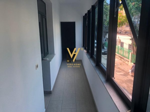 Tirane, jepet me qera ambjent biznesi Kati 0, 230 m² 1.500 € (BRRYLI)