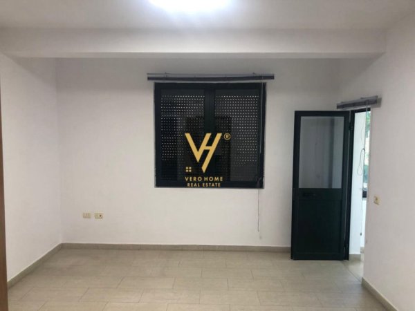 Tirane, jepet me qera ambjent biznesi Kati 0, 230 m² 1.500 € (BRRYLI)
