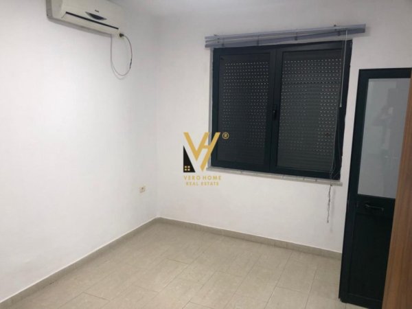 Tirane, jepet me qera ambjent biznesi Kati 0, 230 m² 1.500 € (BRRYLI)