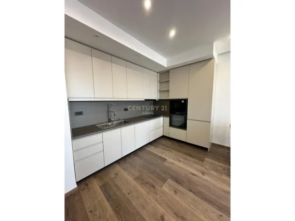 Tirane, jepet me qera apartament 1+1+Aneks+Ballkon Kati 9, 78 m² 750 € (Golden Residence)