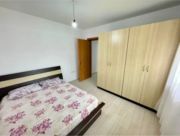 Tirane, jepet me qera apartament 2+1+Ballkon Kati 5, 90 m² 400 € (Kompleksi malajzian , kthesa e kamzes prane terminalit)