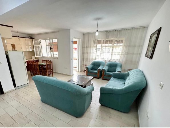 Tirane, jepet me qera apartament 2+1+Ballkon Kati 5, 90 m² 400 € (Kompleksi malajzian , kthesa e kamzes prane terminalit)