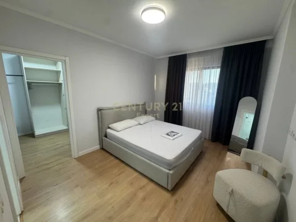 Tirane, jepet me qera apartament 2+1+Aneks+Ballkon Kati 8, 160 m² 1.500 € 