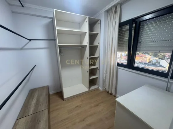 Tirane, jepet me qera apartament 2+1+Aneks+Ballkon Kati 8, 160 m² 1.500 € 