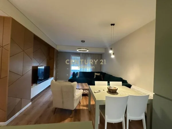 Tirane, jap me qera apartament 2+1+Aneks+Ballkon Kati 8, 108 m² 950 € (Kompleksi Star)