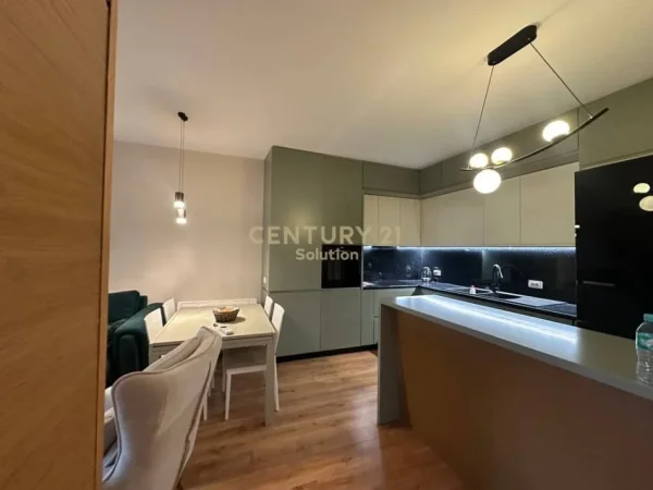 Tirane, jap me qera apartament 2+1+Aneks+Ballkon Kati 8, 108 m² 950 € (Kompleksi Star)