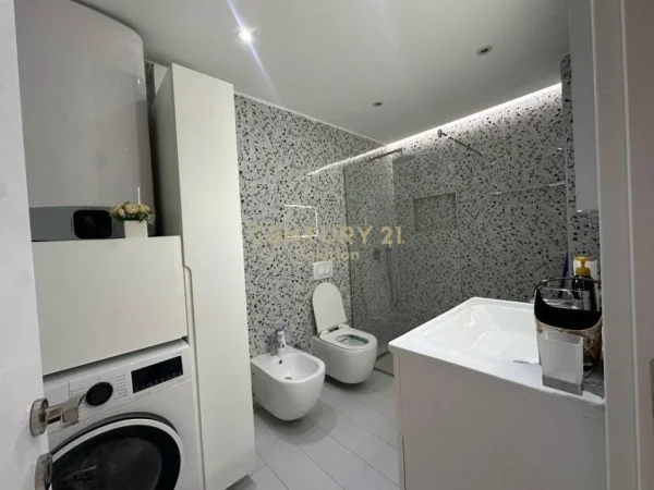 Tirane, jap me qera apartament 2+1+Aneks+Ballkon Kati 8, 108 m² 950 € (Kompleksi Star)